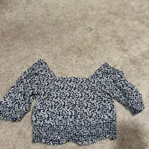 Roxy White/navy floral design cropped blouse